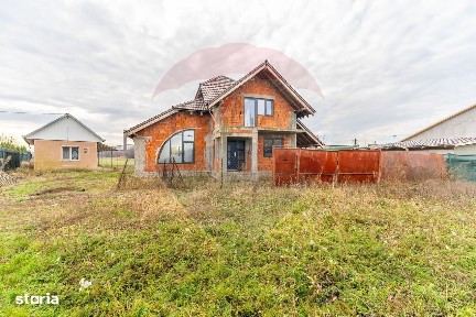 Vilă 4 camere si teren 4421mp de vanzare