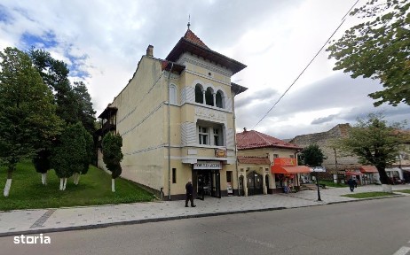 Apartament cu mansardă de vânzare în Curtea de Argeș.