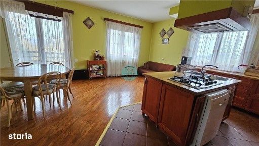 Vand casa de 380 mp, cu teren de 3500 mp in Sangeorgiu de Mures