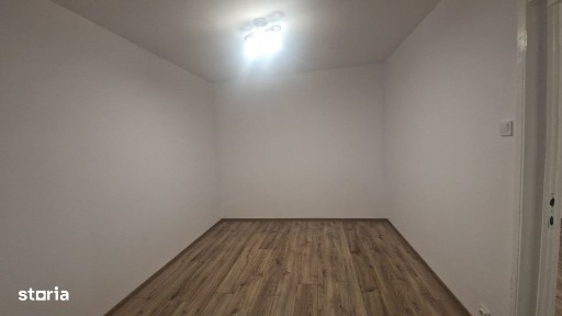 Apartament 2 camere, semidecomandat, 45mp, Craiovita Noua, zona Elena