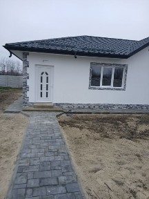 Vănd casă la cheie pe parter in Balș str.Cireșului