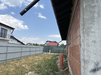 Vand casa la rosu (130mp utili)