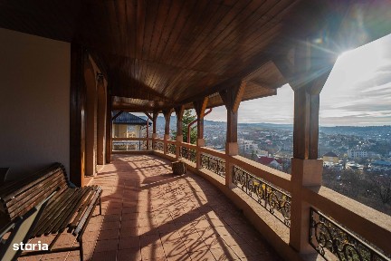 Villa Zona Bucium-Plopii Fara Sot ( pretabila si comercial)