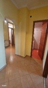 Inchiriez apartament 3 camere decomandat semicentral