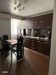 Apartament 3 camere de vânzare