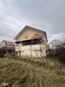 Casa pe 2 nivele, aproape de natura, pe 7.5 ar