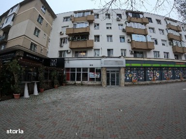Spatiu Comercial Premium in Centru - Fatada din Sticla