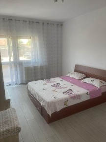 Închiriez garsonieră