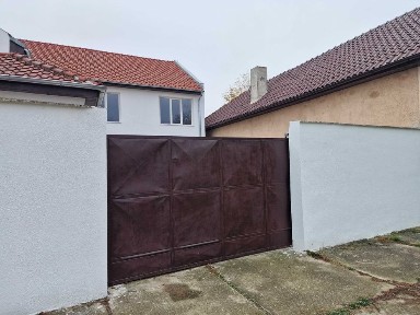 Casa cu teren de vanzare - Str. Adam Muller Guttenbrunn