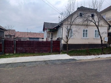 Casă de vânzare la Sic in centru