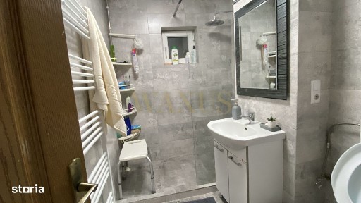 Apartament 4 camere, zona Calea Moldovei, et. 3