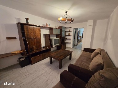 Vând apartament 3 camere decomandat situat în zona Strand