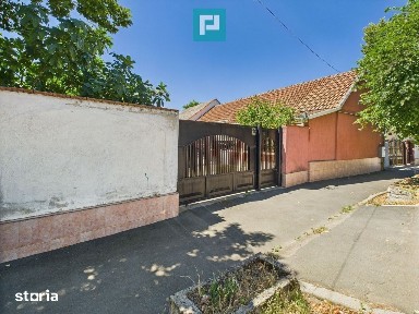 Casă cu 4 camere și teren de 450 mp în Aradul Nou