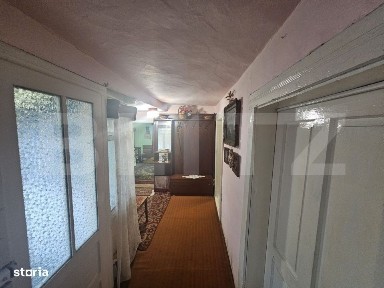 Casa cu 2 camere si anexe, zona centralǎ, Campeni