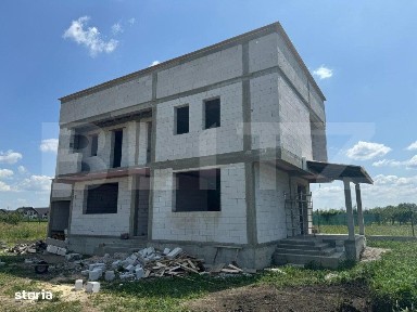 Casa individuala, la rosu, Radauti