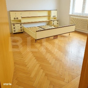 Casa pentru familie, cu curte mare si iesire la rau in Cugir