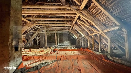 Pod spaitos, transformabil in apartamente, 285 mp, Piata Sfatului