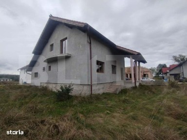 Casa de 140 mp, pe 2 nivele, 4 camere, oras Beclean