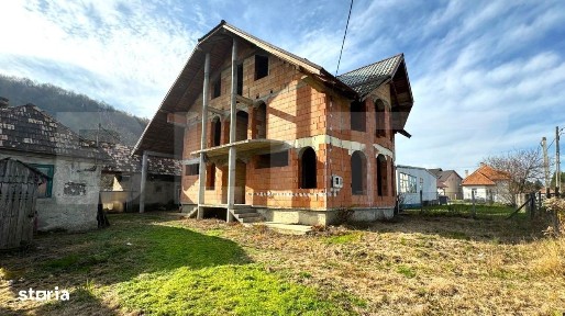 VAND CASA SI TEREN IN ARCALIA, CU TOATE UTILITATILE SI 19 ARI DE TEREN