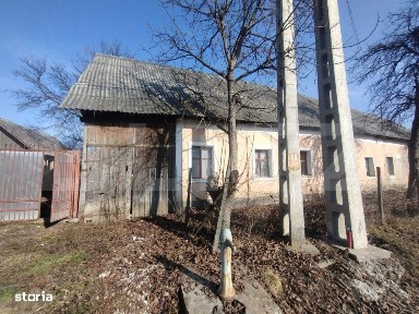 Casa veche, renovabila, 55 mp si 1400 mp teren intravilan+anexe, zona
