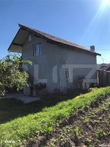 Casa de vanzare, cu 3 camere, 100 m2, teren 5 arii, zona Ciceu-Corabia