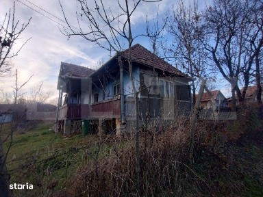 Casa batraneasca,55mp utili, teren aferent 2700mp+1ha teren agricol,zo