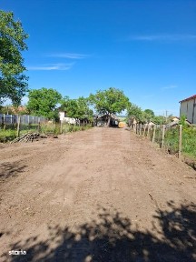 Casa modesta, demolabila, in Podari cu teren de 822 mp