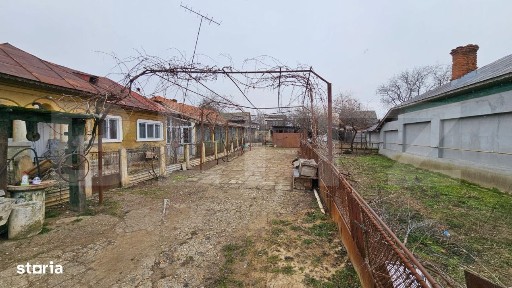 Casa batraneasca pe un singur nivel, 1700 mp teren, Bradesti