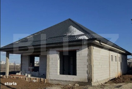 Casa la rosu pe parter, 3 camere, 146 mp, cu toate utilitatile, zona M