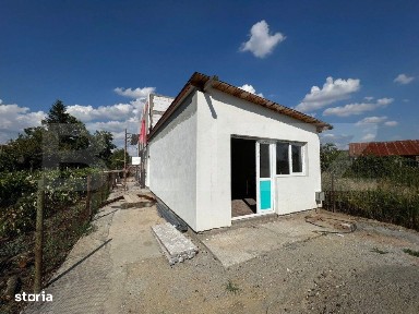 Casa P + 1 de 100 mp utili, cu 300 mp teren in zona Preajba sat