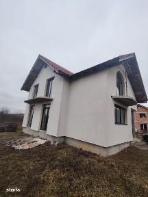 Casa cu etaj la stadiul de semifinisat avansat in Alesd
