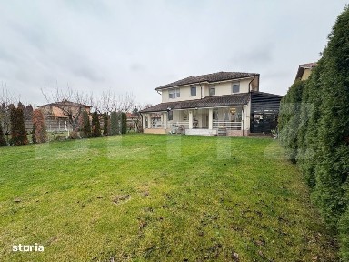 Casa de vanzare 239 mp, teren 5,6 ari, zona Titulescu