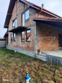 Casa la rosu de vanzare 242mp construiti, 500 mp teren - Paulesti