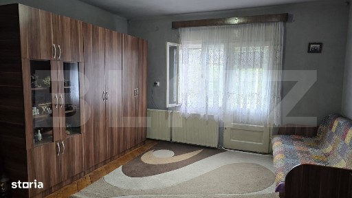 Casa de vanzare cu 2 camere, 77 mp, zona Botizului