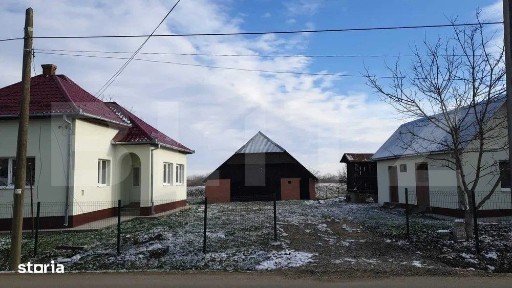Casa de vanzare cu 3 camere, 2050 mp, zona Tatarasti