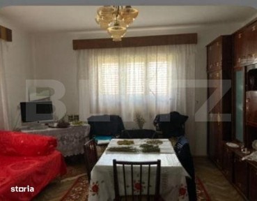 Casa de vanzare, cu 6 camere, 218,44 mp, zona Tasnad