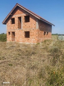 Casa de vanzare, 120 mp, cu 1500 mp teren, zona Lazuri
