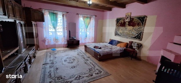 Casa batraneasca cu anexe, teren de 4200mp, zona Madaras