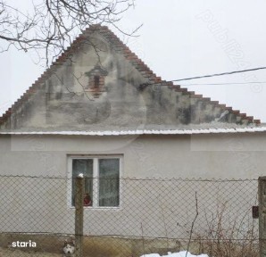 Casa de vanzare intr-o zona linistita, sus pe deal, cu priveliste supe
