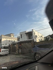 Casă lângă pădurea cernica