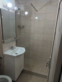 Inchiriez garsoniera brazda