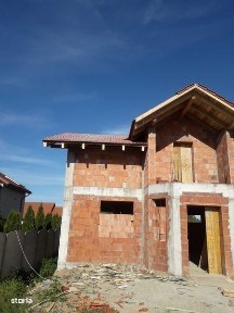 VAND CASA IN ROSU in Batesti langa Faget