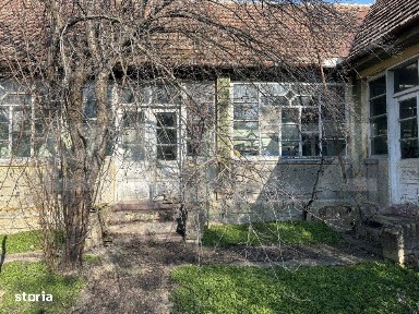Casa pitoreasca, 4 camere, 180 mp, zona Beregsau Mare