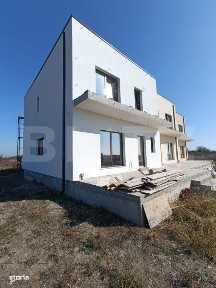 Casa tip triplex, 5 camere, 114 mp utili, Zona Plopi
