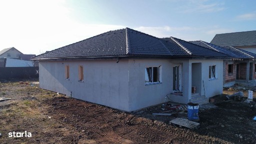 Casă parter de vânzare în cartier Izvor