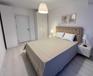 Inchiriez apartament 2 camere tip studio, metrou M1.Prima inchiriere!