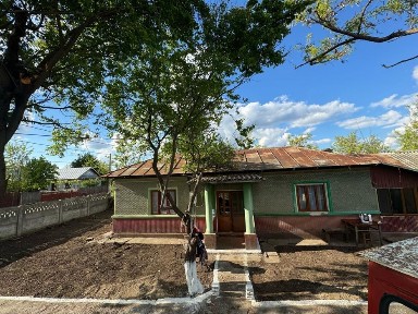 Vand casa in comuna Movila Miresii