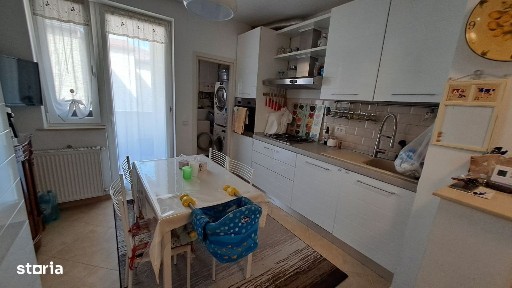 Unirii - Petrom, 4 camere, etaj 3