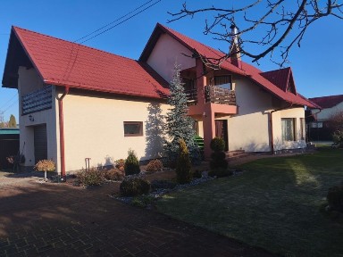 Vând casă cu teren