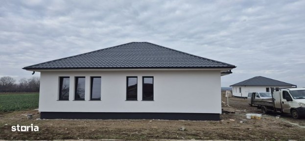 Vind casa noua in Satu Mare str Dara